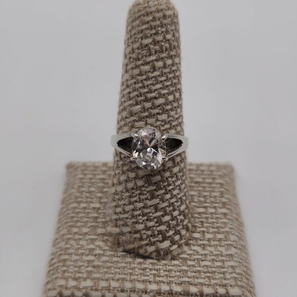 Size 8 Sterling Silver Rustic Oval Cubic Zirconia Gem Ring A2460 - Picture 1 of 9